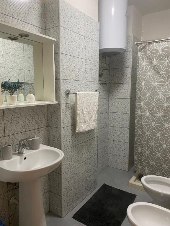 Ένα μπάνιο στο MINO APARTMENT