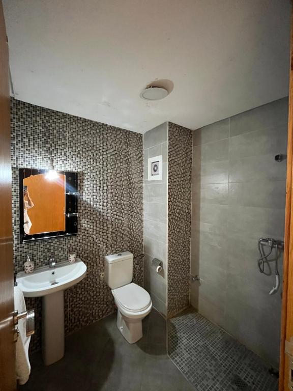 a bathroom with a toilet and a sink at Appartement de luxe, Tanagra Mall in Kenitra