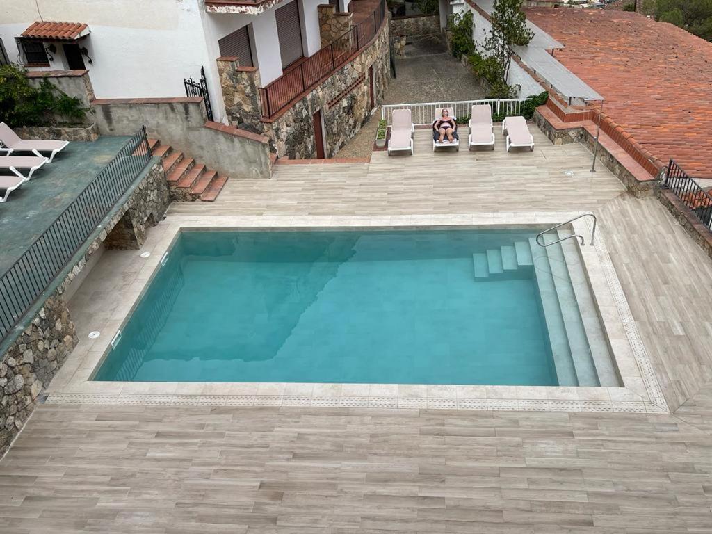 Bazén v ubytovaní LETS HOLIDAYS SEA VIEWS APARTMENT & POOL in SA GABARRA alebo v jeho blízkosti