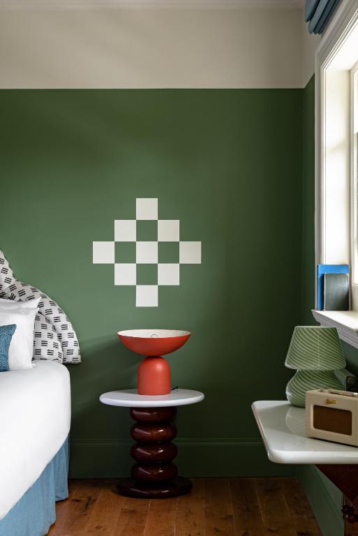 Cowley Manor Experimental - 