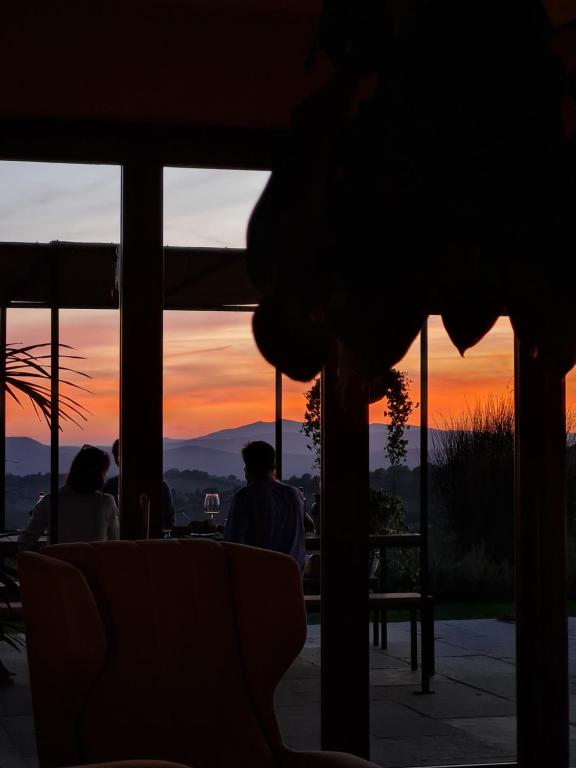 Východ nebo západ slunce při pohledu z bed and breakfast nebo okolí