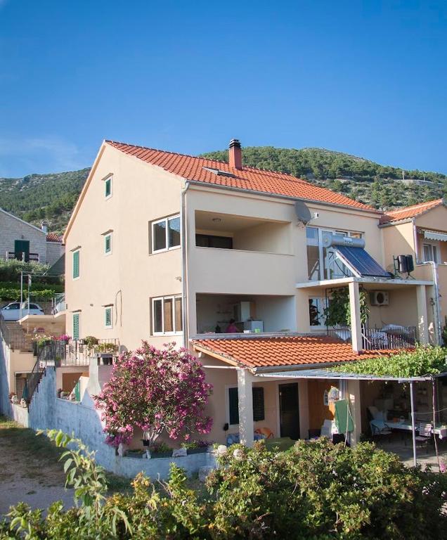 Budova, v ktorej sa apartmán nachádza