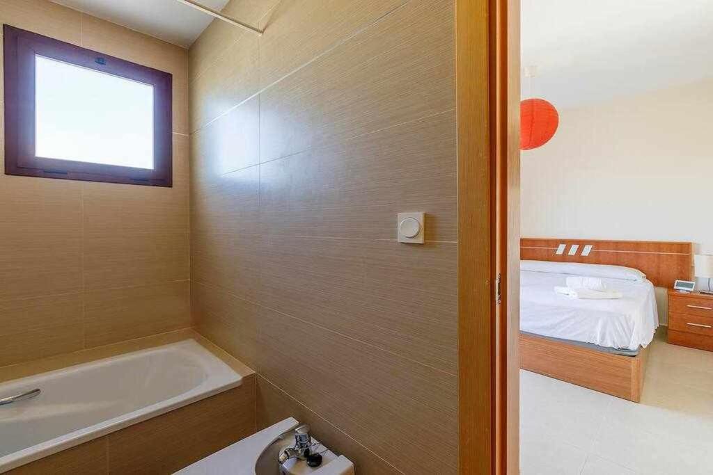 A bathroom at A&N La Vega 3