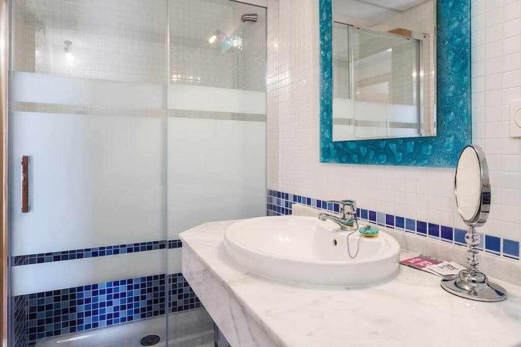 A bathroom at A&N La Vega 3