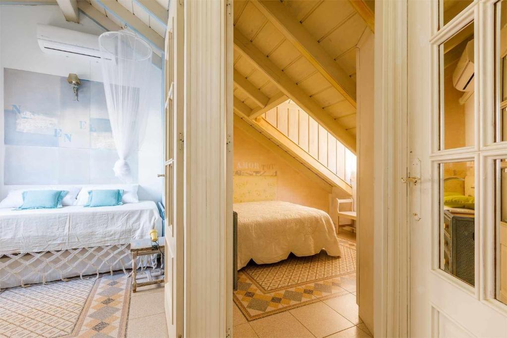 A bed or beds in a room at A&N Atico Downtown Torre del Mar