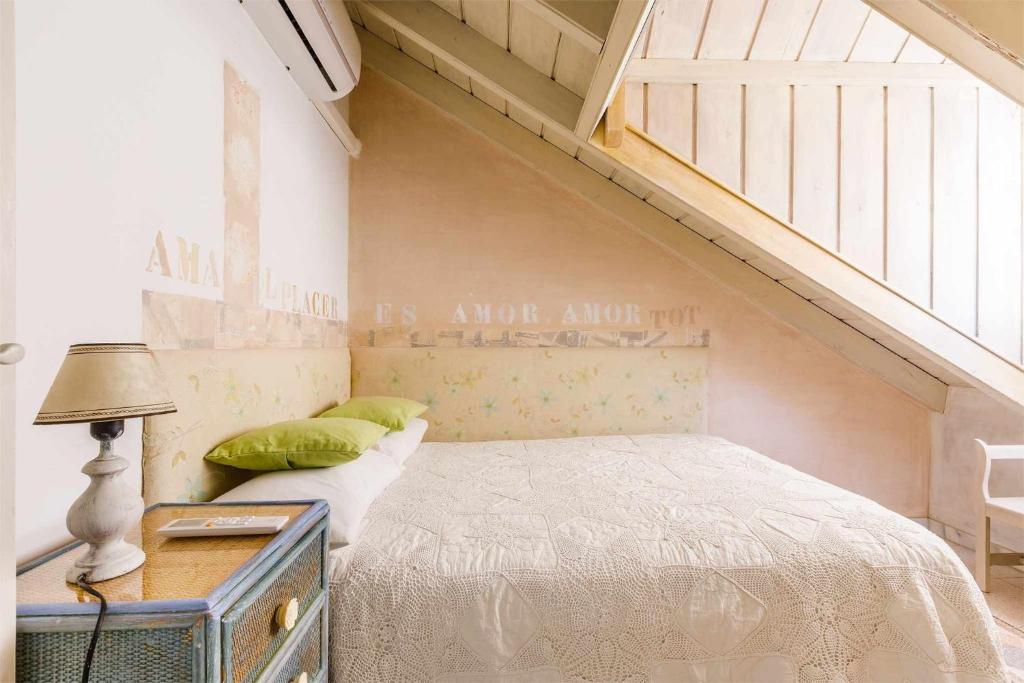 A bed or beds in a room at A&N Atico Downtown Torre del Mar