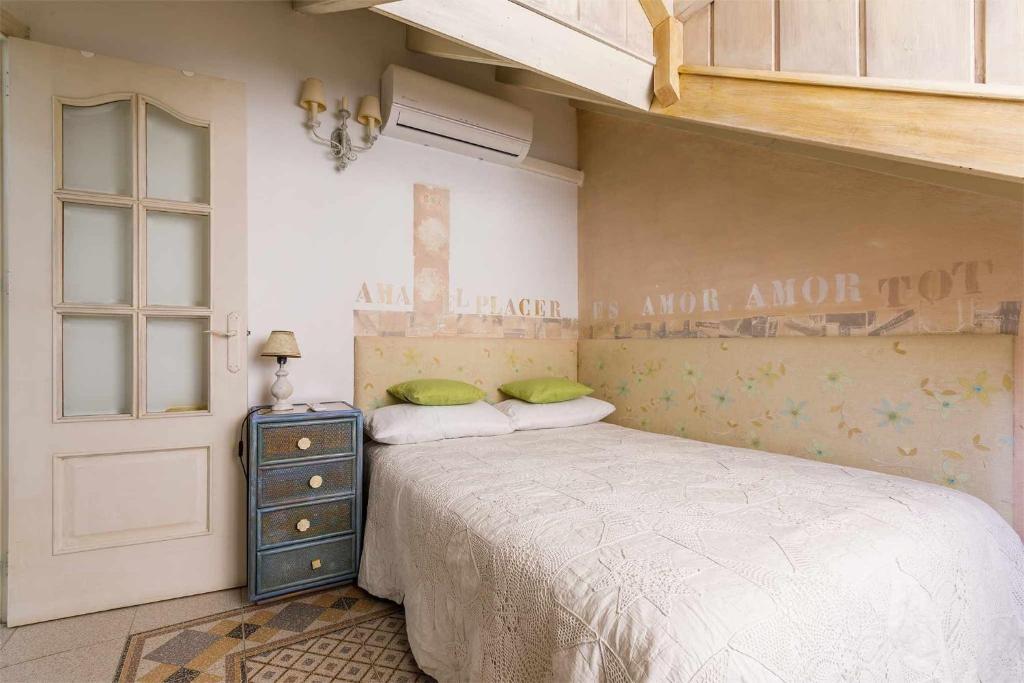 A bed or beds in a room at A&N Atico Downtown Torre del Mar