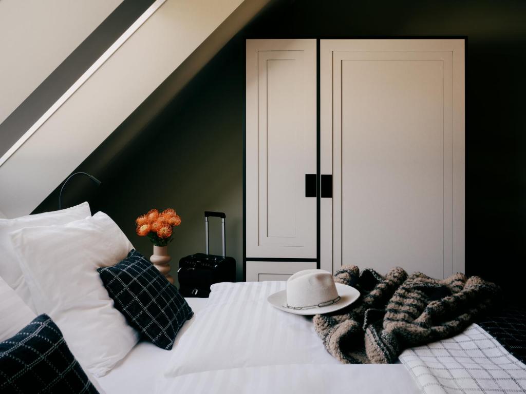 WELTWIEN Luxury Art Apartments & Free Parking - Penthouse Apartment With Terrace