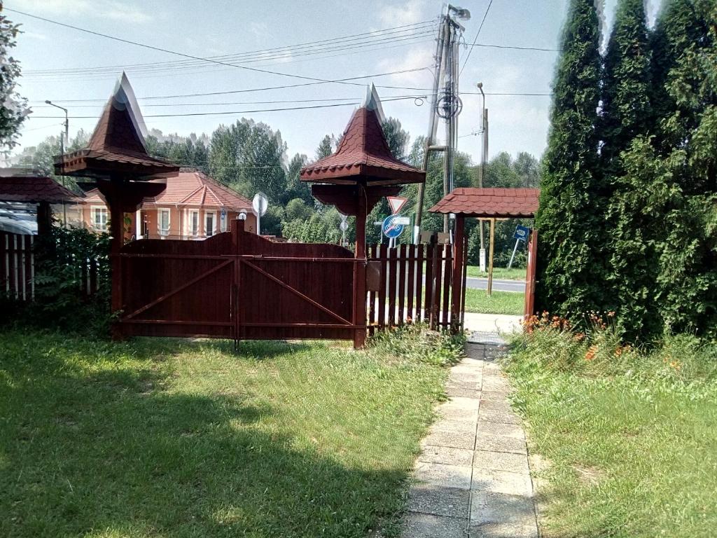 A garden outside F 106 Vendégház