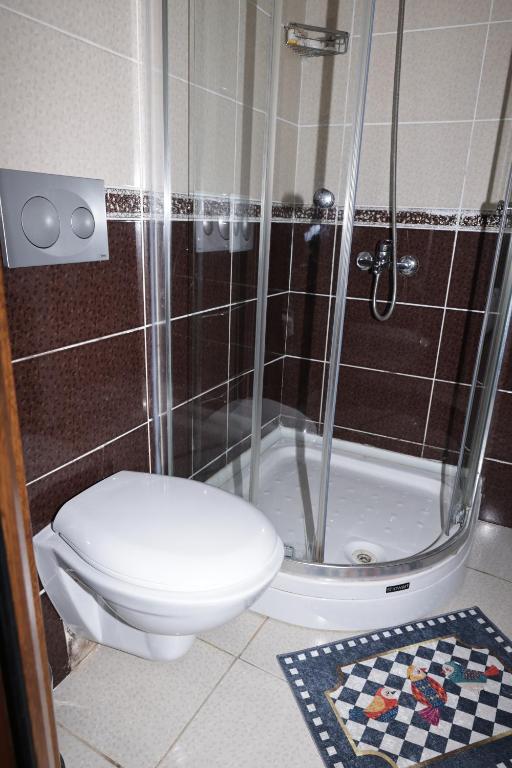 A bathroom at Nar Hotel