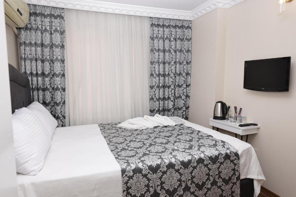 A bed or beds in a room at Nar Hotel