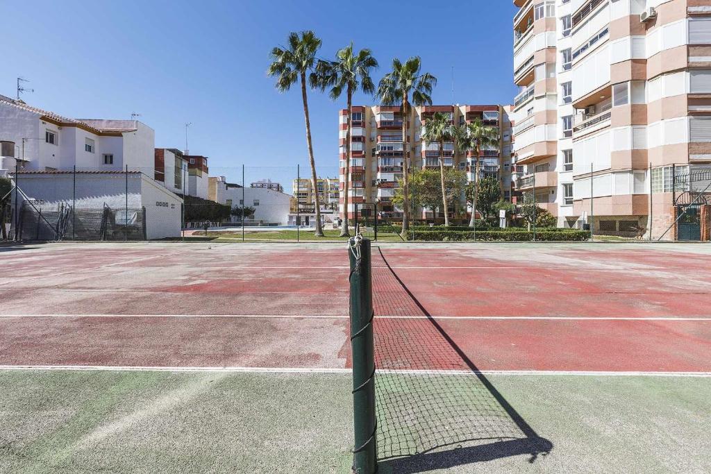 Tenis alebo squash v ubytovaní A&N Plazamar 171 alebo jeho okolí