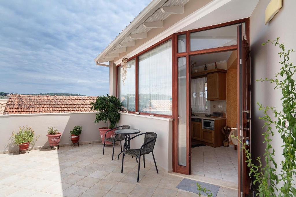 Balkón nebo terasa v ubytování Lakis Apartment