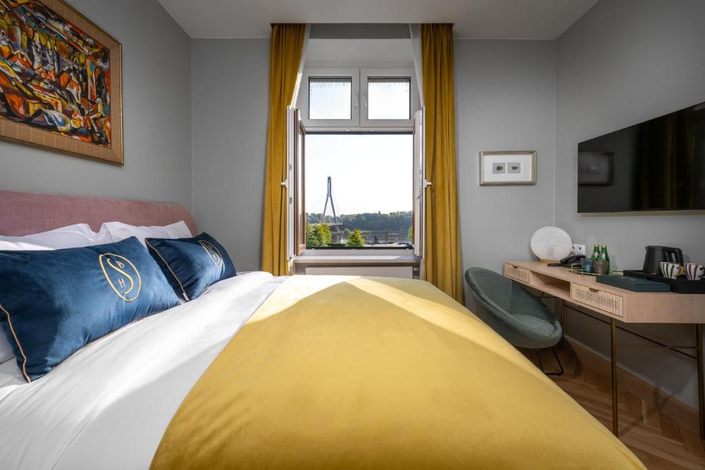 Postel nebo postele na pokoji v ubytování Sava Boutique Hotel