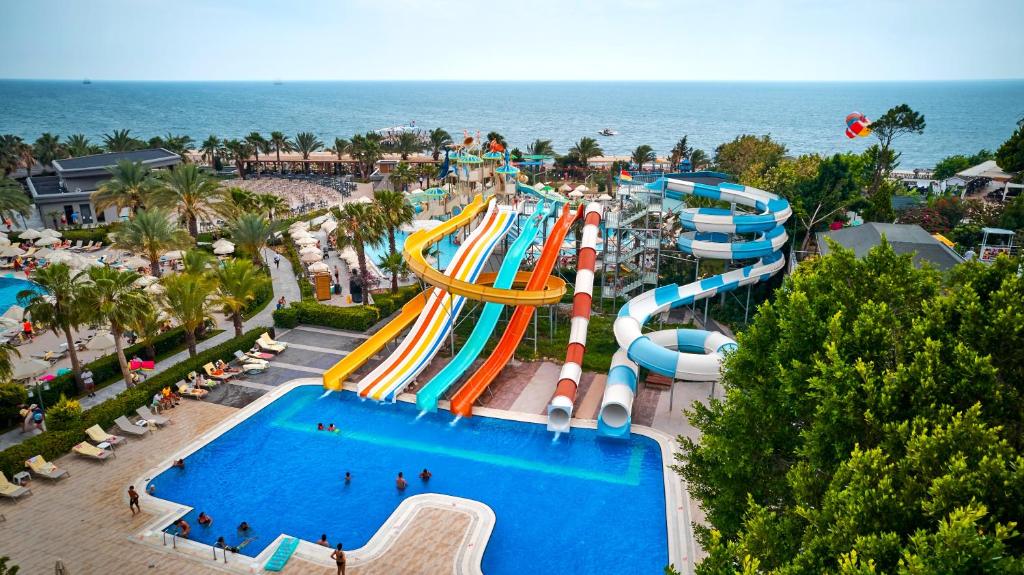 Bazén v ubytování Seaden Sea Planet Resort & Spa nebo v jeho okolí