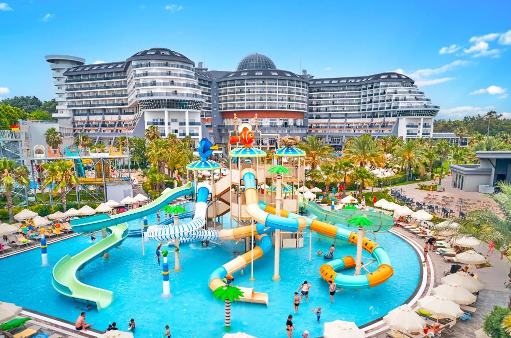 Bazén v ubytování Seaden Sea Planet Resort & Spa nebo v jeho okolí