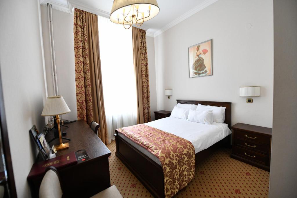 Ένα ή περισσότερα κρεβάτια σε δωμάτιο στο Hotel Beograd