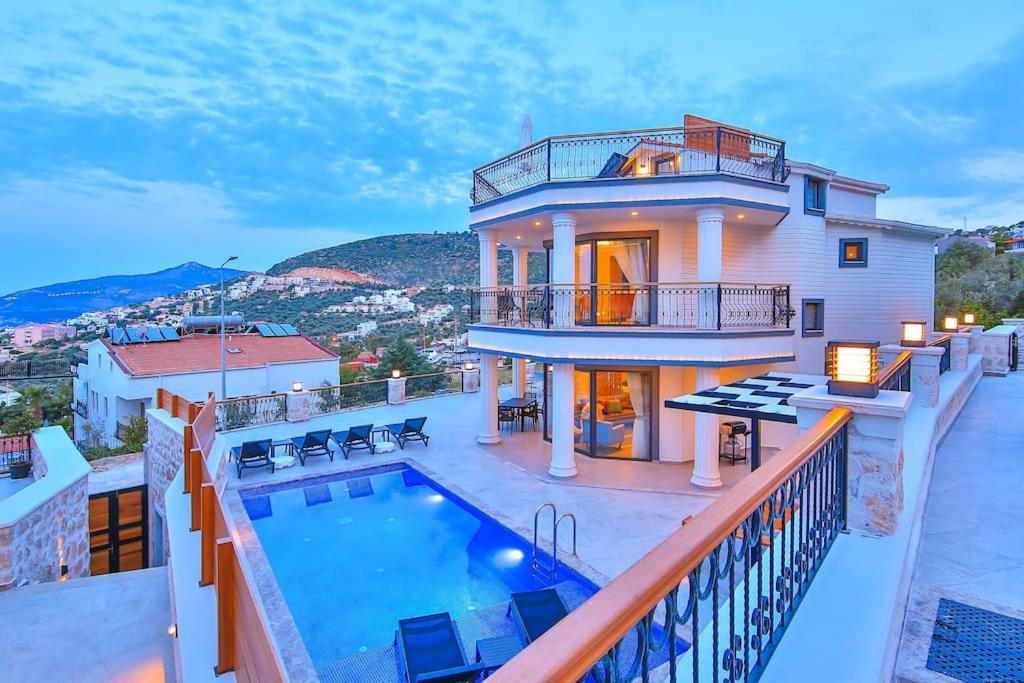 Samira Villas 2 deniz manzaralı