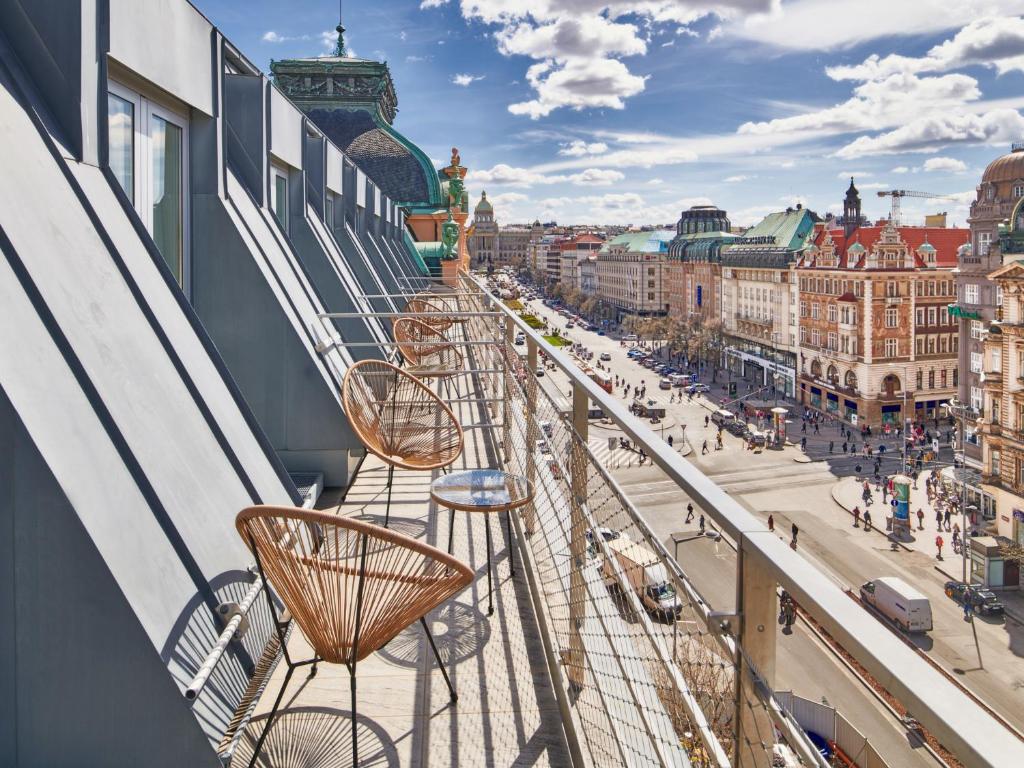 Nespecifikovaný výhled na destinaci Praha nebo výhled na město při pohledu z aparthotelu