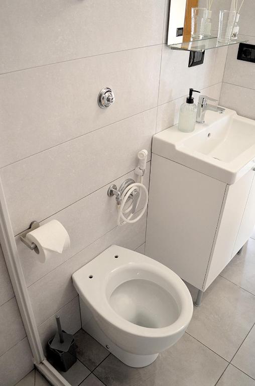 Koupelna v ubytování B&B Li Gutti