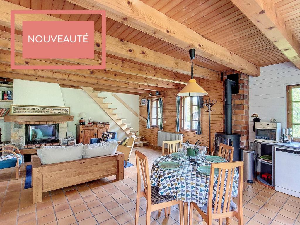 a living room with a table and a kitchen at Chalet Jumbaz in Seytroux