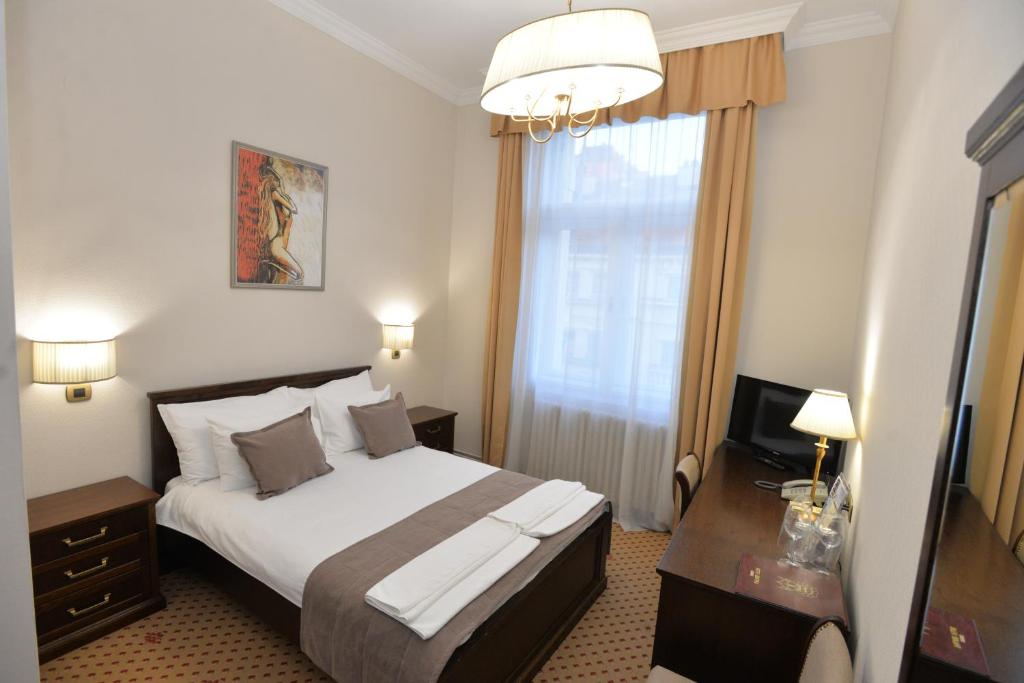 Ένα ή περισσότερα κρεβάτια σε δωμάτιο στο Hotel Beograd