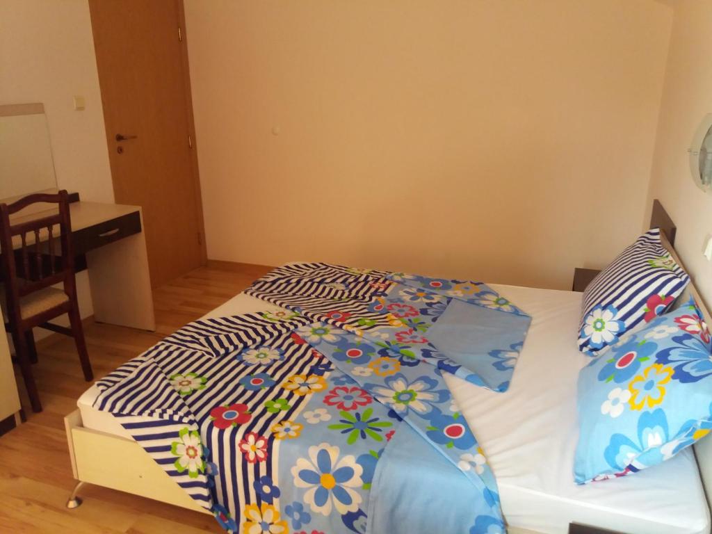 Postel nebo postele na pokoji v ubytování Апартамент в комплекс Зора 9A