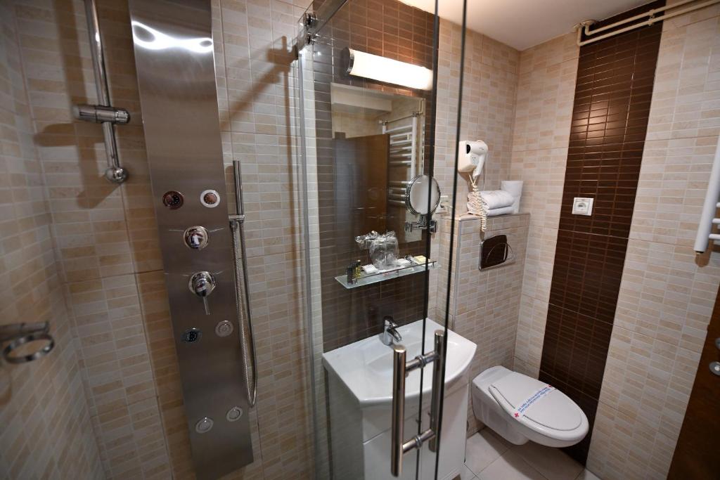 Ένα μπάνιο στο Hotel Beograd