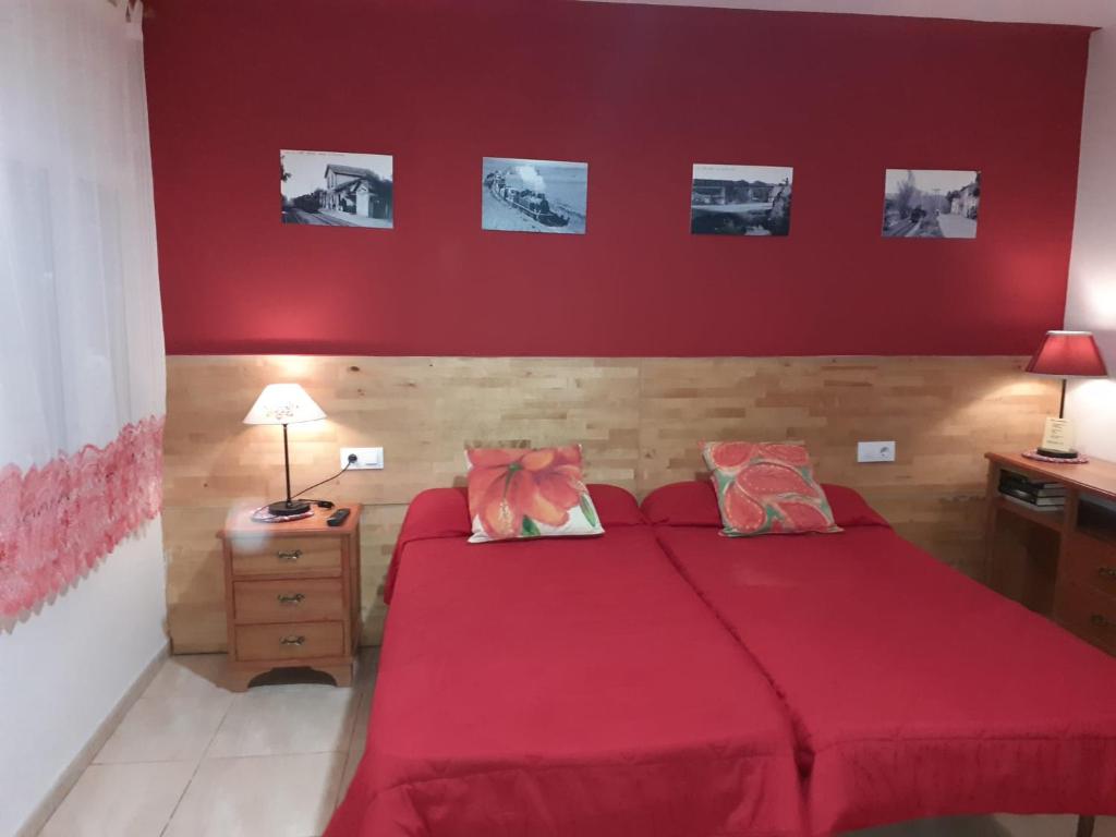 Postel nebo postele na pokoji v ubytování Hostal Can Massot