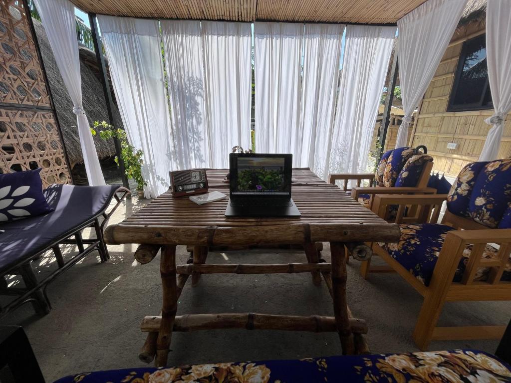 TV a/nebo společenská místnost v ubytování Gensan Hostel