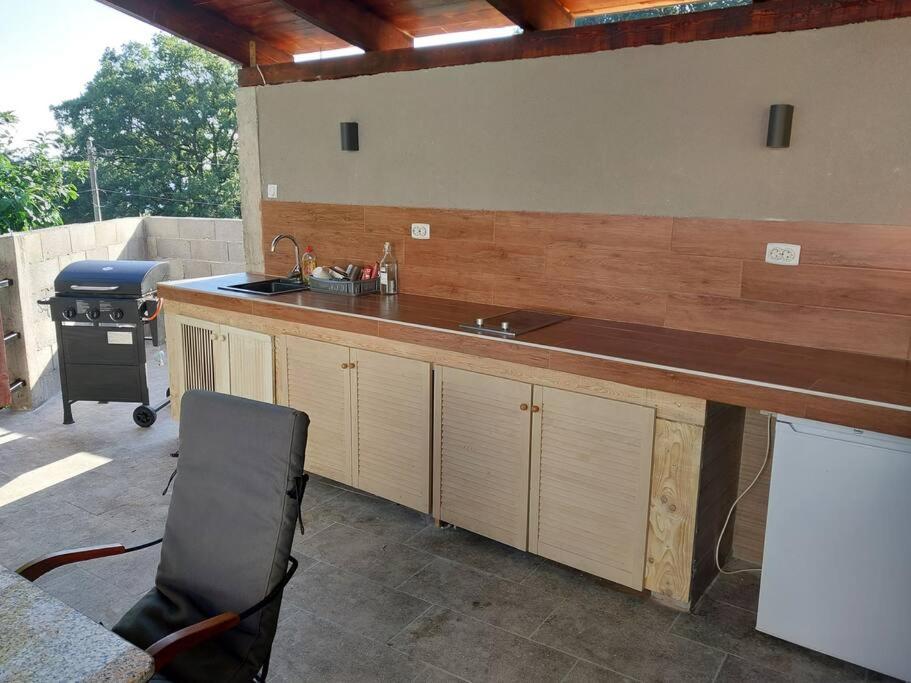 Kuchyň nebo kuchyňský kout v ubytování Villa Hedonic