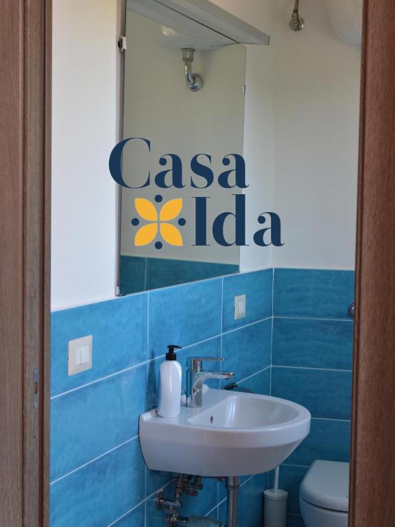a bathroom with a sink and a sign that reads casa indiana at Amalfi Coast Casa Ida in Vietri sul Mare