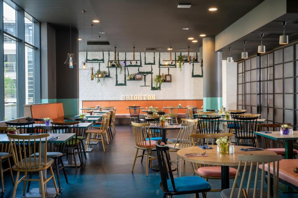 a dining room with tables and chairs at Leonardo Hotel Brighton in Brighton & Hove