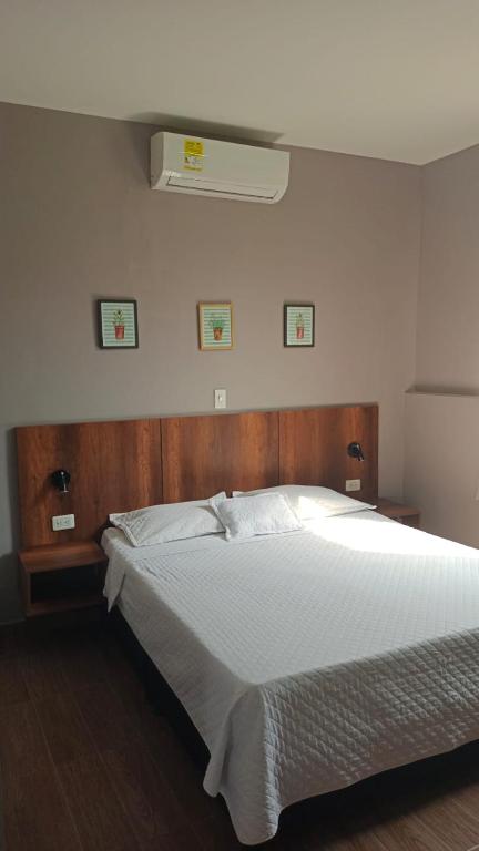 Postel nebo postele na pokoji v ubytování HOTEL MELGAR PLAZA
