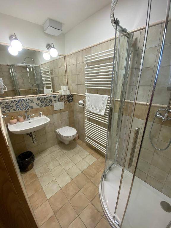 Koupelna v ubytování Resort Rybníček