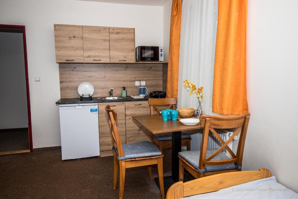 Penzion Avionika - Habitación Triple Con Baño Privado