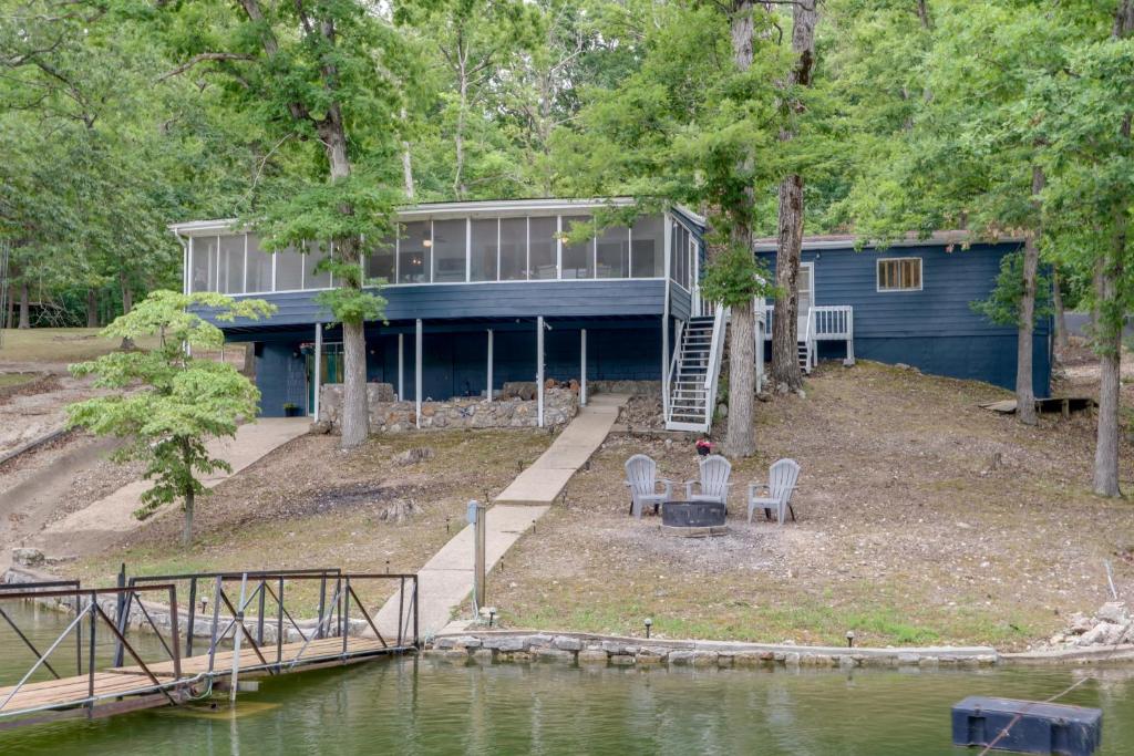 Lake of the Ozarks Getaway with Private Dock!, Sunrise Beach (updated