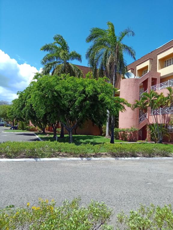 Sea Breeze Penthouse Apartment, Kingston (updated prices 2026)