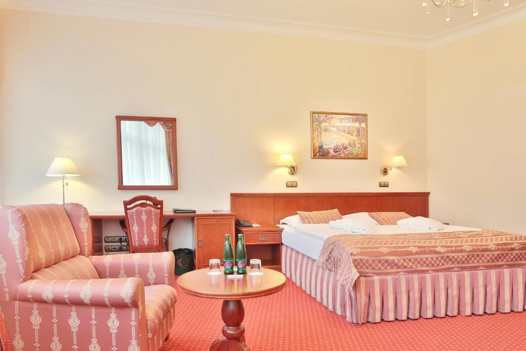 Postel nebo postele na pokoji v ubytování Olympia Wellness Hotel