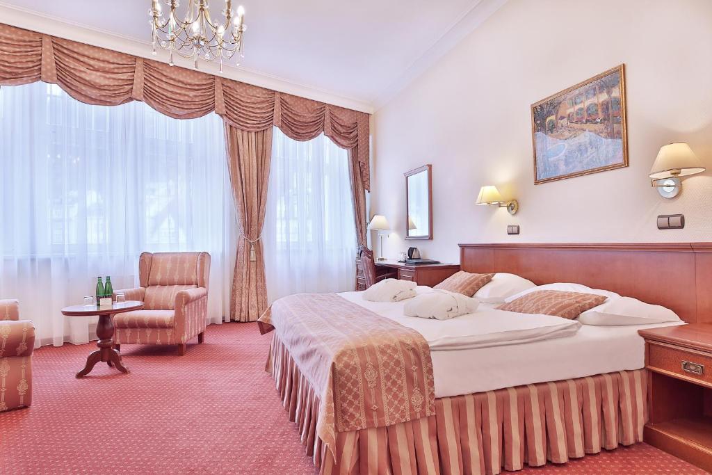 Postel nebo postele na pokoji v ubytování Olympia Wellness Hotel