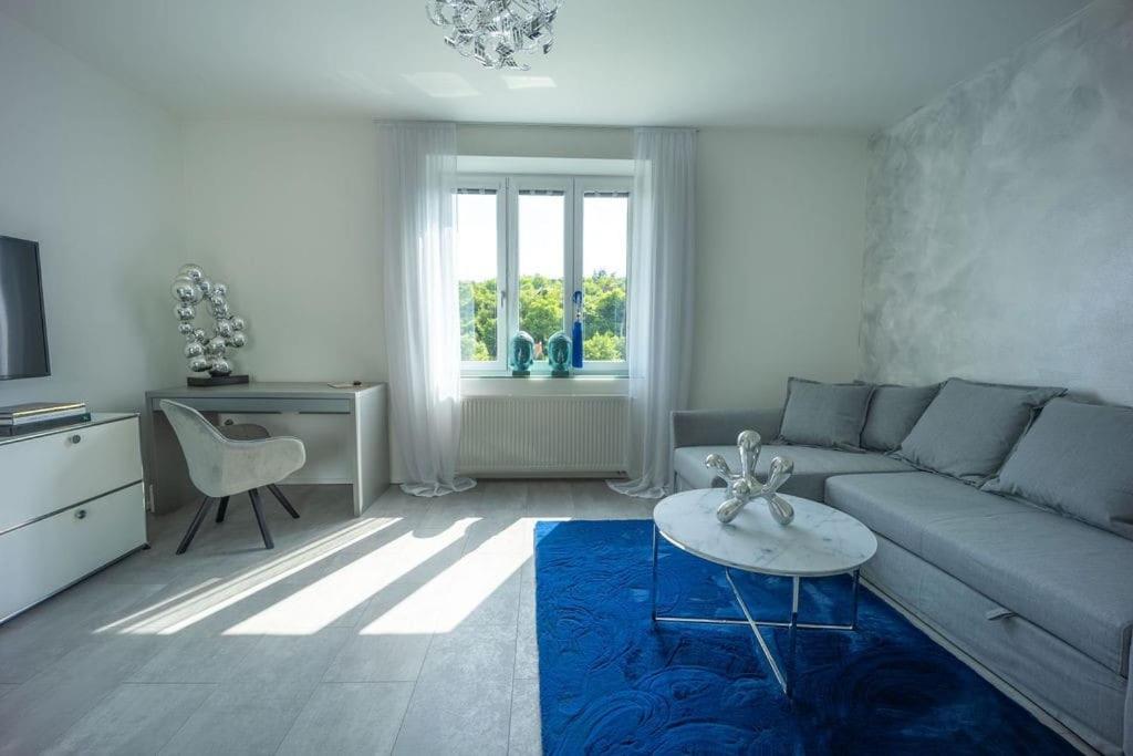 Afbeelding uit fotogalerij van Apartmán Znojmo SELF CHECK-IN 24 7 in Znojmo