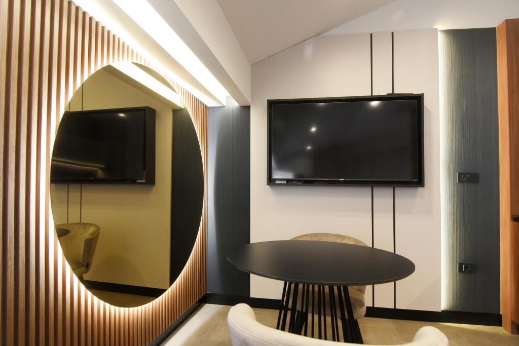 Grandeur Apartments - 4