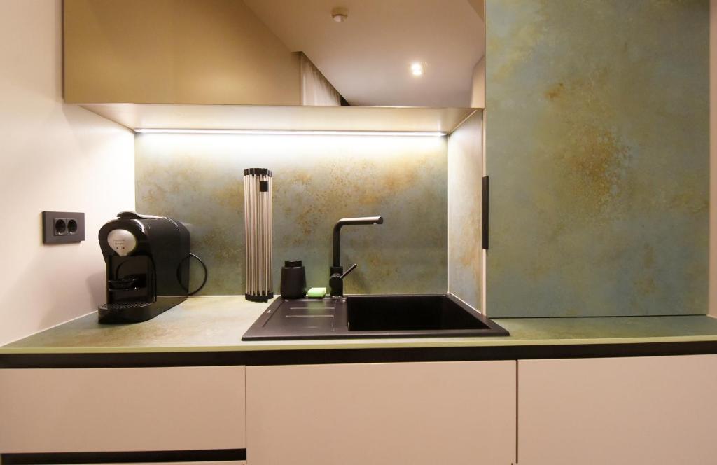 Grandeur Apartments - 8