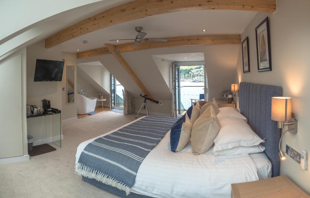 a bedroom with a bed with a blue and white blanket at Waterfront House in Dartmouth