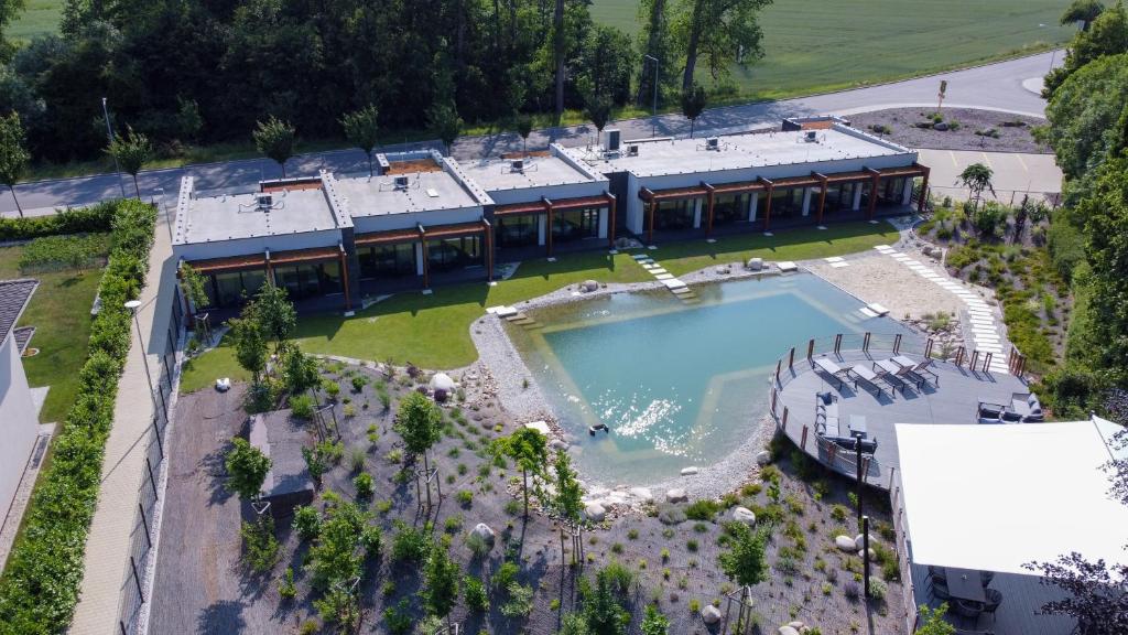 Bazén v ubytování Hotel resort Lovecká bašta Strakonice nebo v jeho okolí