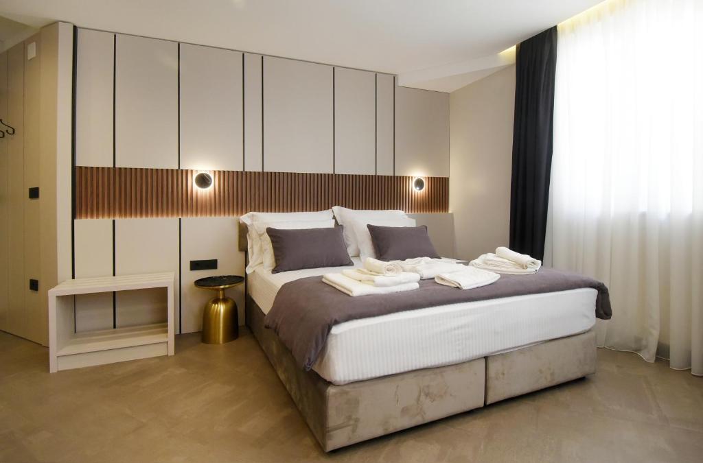 Grandeur Apartments - 17