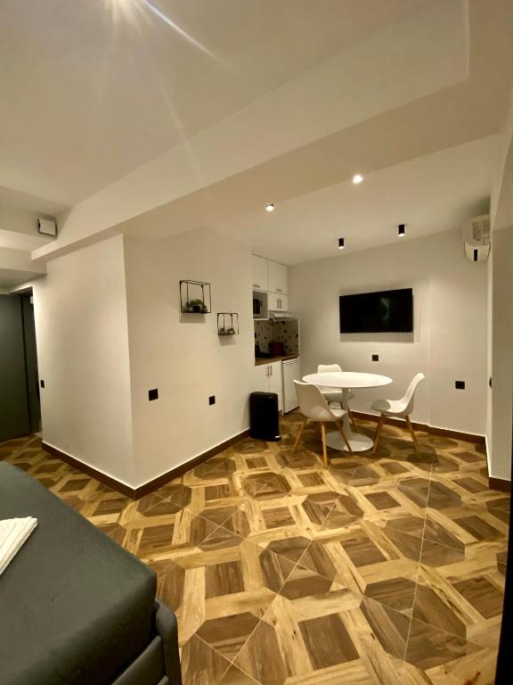 Sunshine Cozy Central Studio Basement - 6