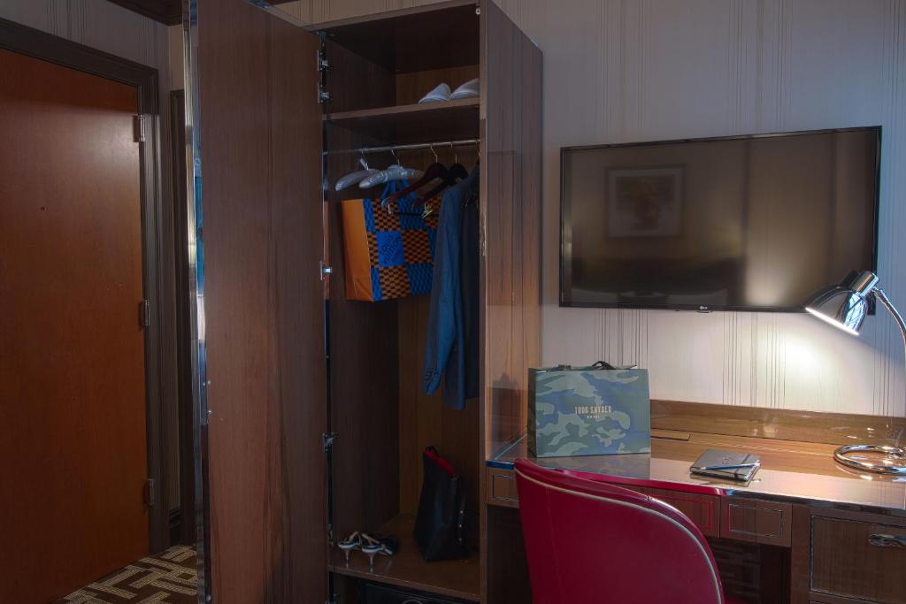 Iroquois New York Times Square - Accessible 1 Queen Bed
