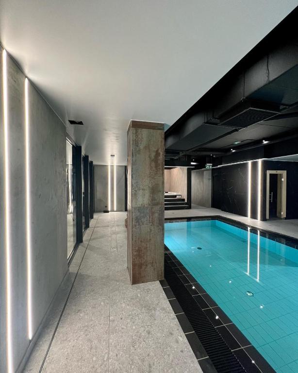 a large swimming pool in a building at Loftowe Love in Kołobrzeg