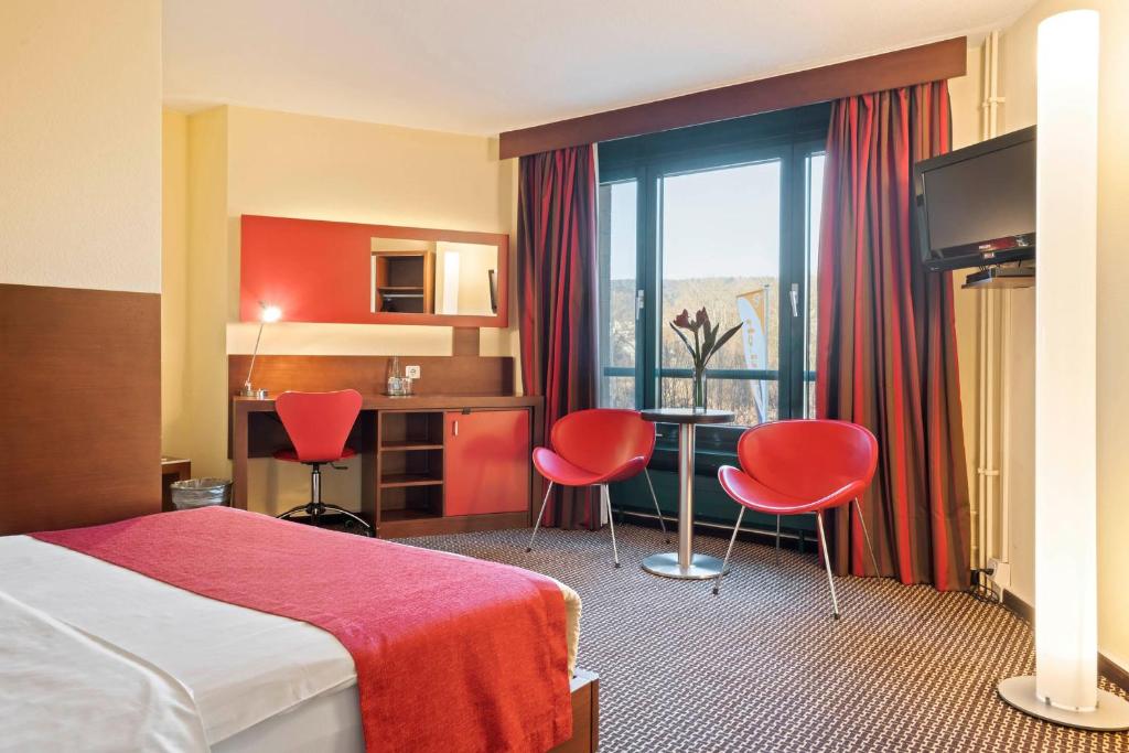 Posteľ alebo postele v izbe v ubytovaní Hotel Conti Dietikon
